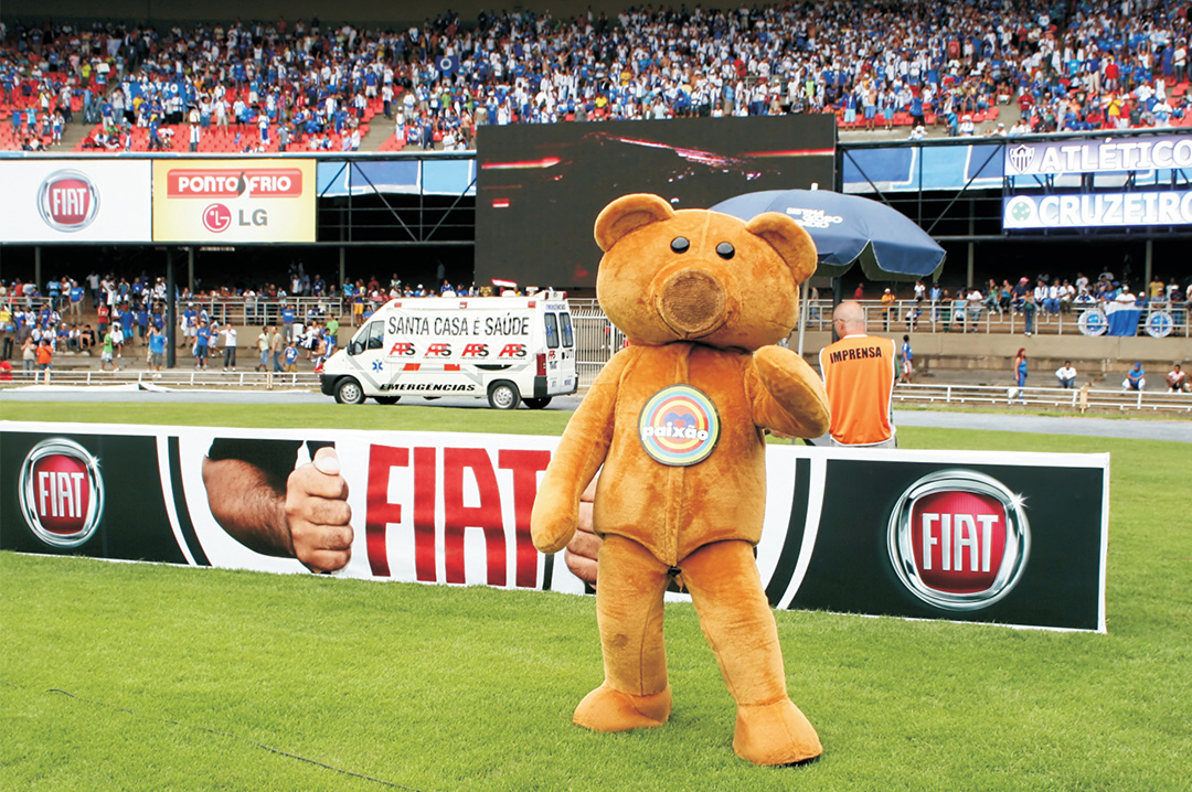Popcorn Comunicação FIAT Atlético Cruzeiro futebol marca urso mascote marketing esportivo estádio